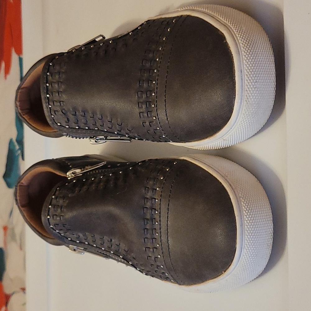 report sneakers women's 7.5